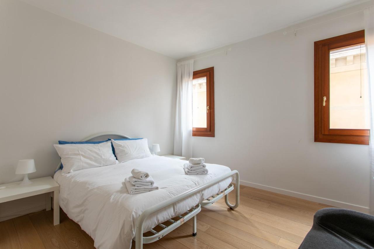 Venice Lance With Lift, 2 Minutes Walk From The Train Station Екстериор снимка