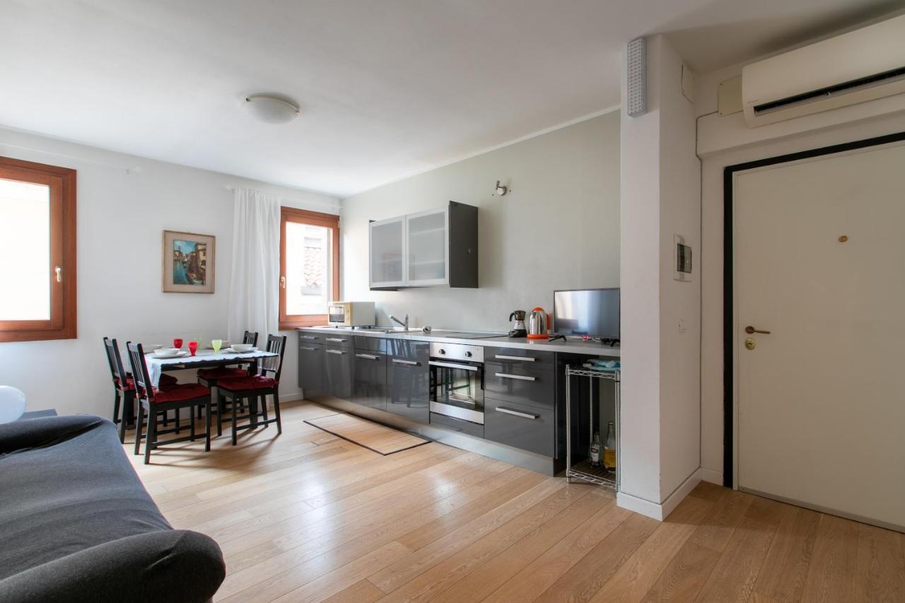 Venice Lance With Lift, 2 Minutes Walk From The Train Station Екстериор снимка