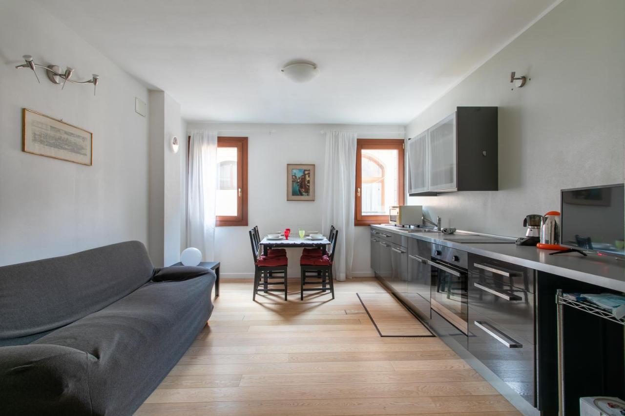 Venice Lance With Lift, 2 Minutes Walk From The Train Station Екстериор снимка